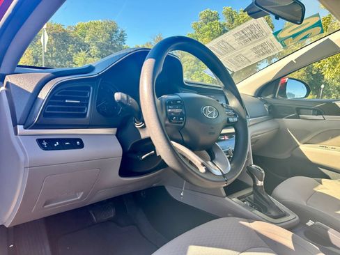 Used 2020 Hyundai Elantra SEL FWD image 8