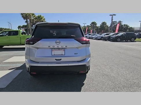 Used 2024 Nissan Rogue SV image 31