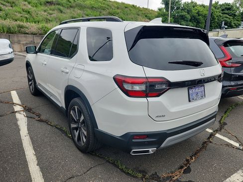 Used 2023 Honda Pilot Touring image 3