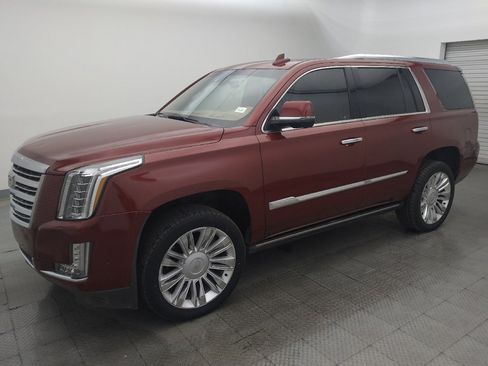 Used 2018 Cadillac Escalade Platinum RWD image 2