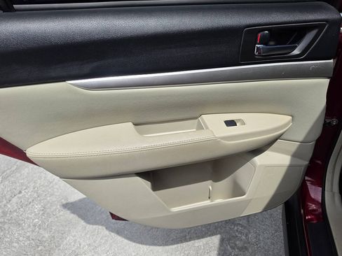 Used 2011 Subaru Outback 2.5i Premium AWD/4WD image 20