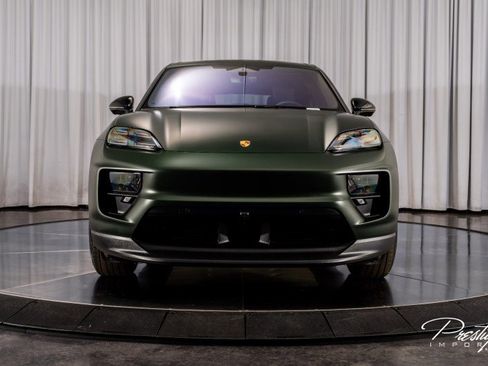 Used 2025 Porsche Macan 4S Electric image 4