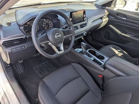 Used 2024 Nissan Altima 2.5 SV image 23