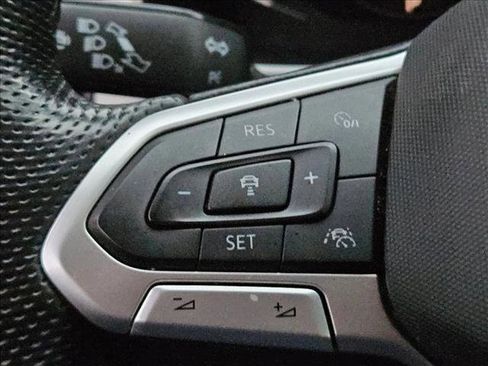 Used 2022 Volkswagen Atlas SEL Premium image 13