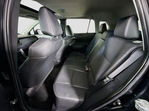 Used 2022 Toyota Corolla Cross XLE FWD image 25