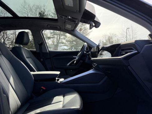 Used 2025 Audi Q5 Premium w/ Convenience Package image 15