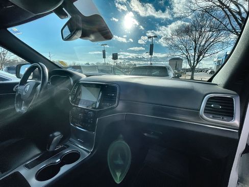 Used 2022 Jeep Grand Cherokee Limited w/ Trailer Tow Group IV image 29