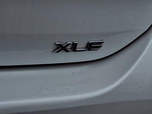 Used 2024 Toyota Highlander XLE image 31