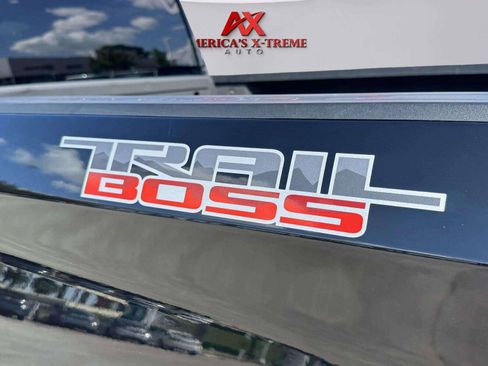 Used 2022 Chevrolet Silverado 1500 LT Trail Boss AWD/4WD image 18