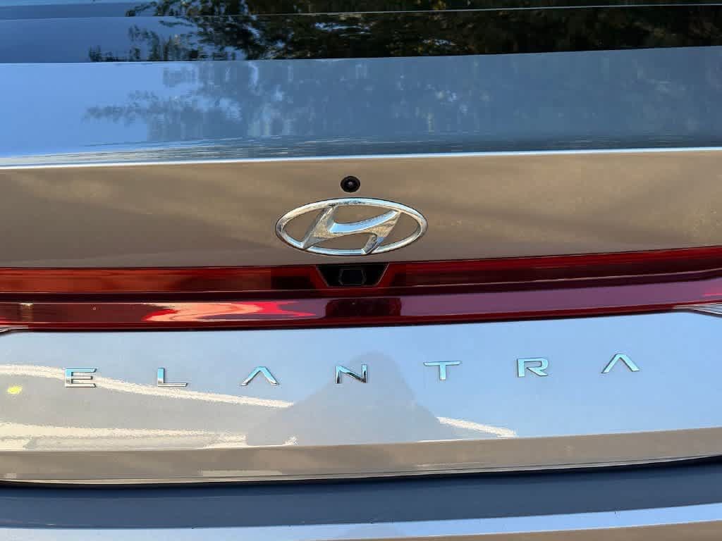 Used 2023 Hyundai Elantra SEL w/ Cargo Package FWD image 6