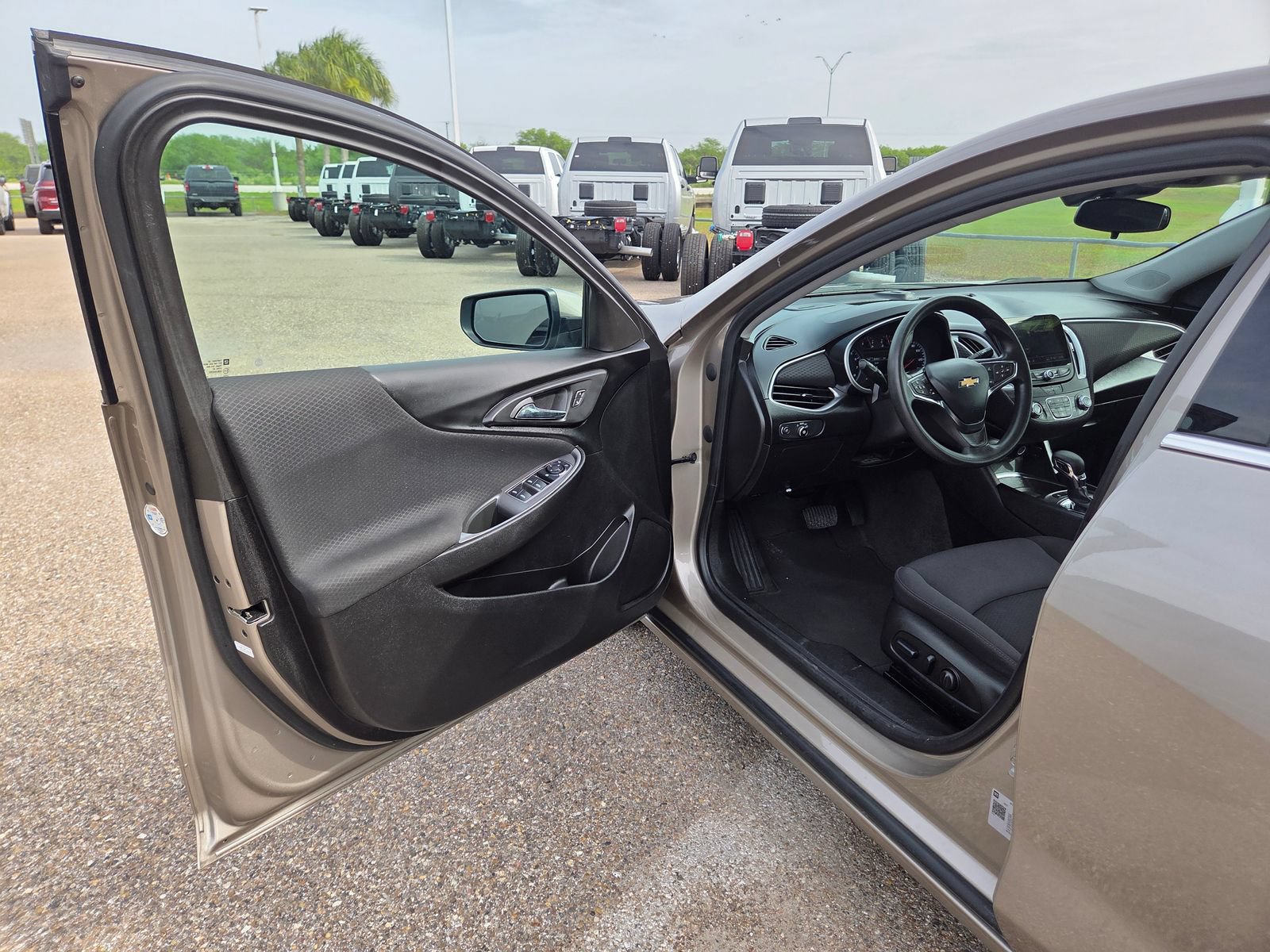 Used 2024 Chevrolet Malibu LT FWD image 12