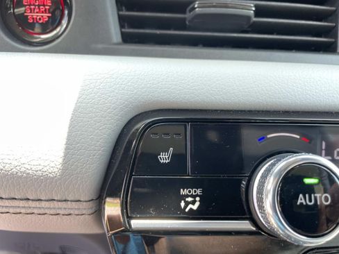 Used 2025 Honda Pilot EX-L image 29