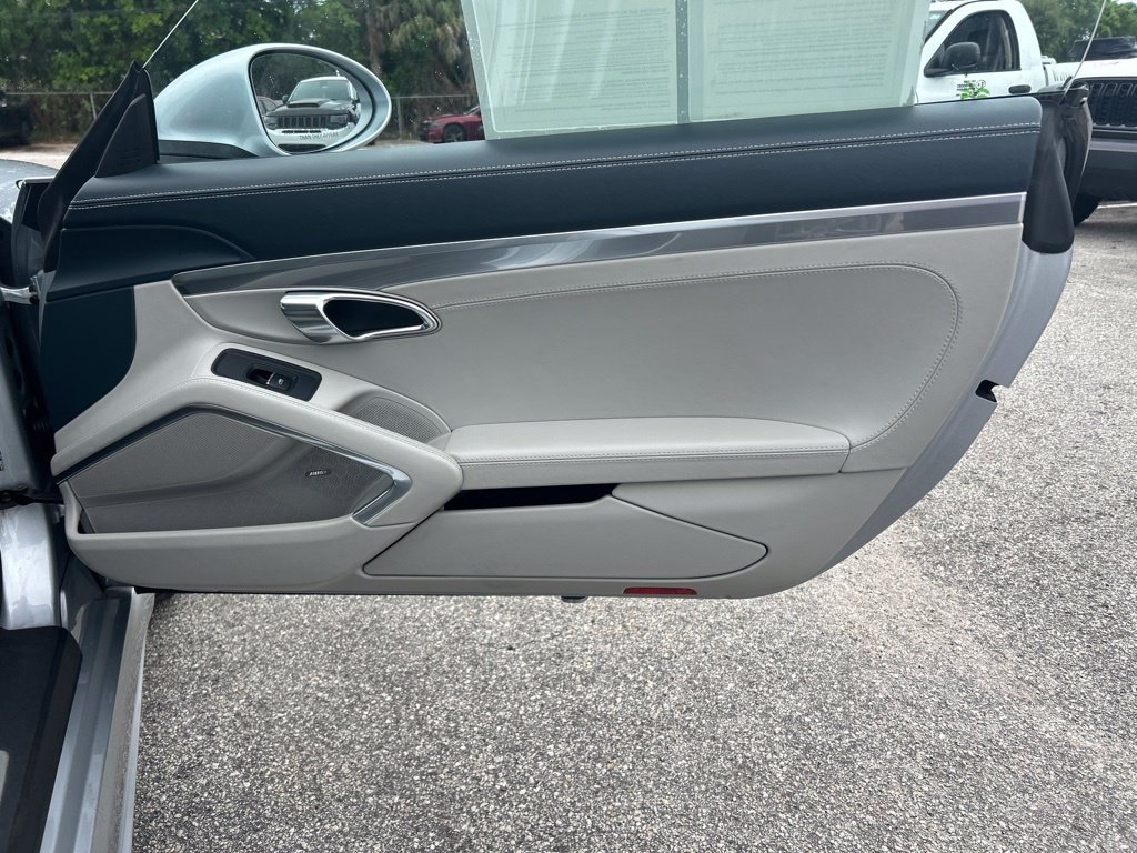 Used 2018 Porsche 718 Boxster RWD image 24
