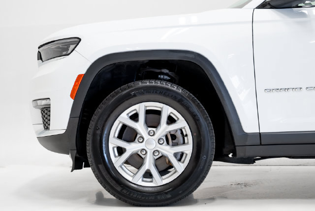 Used 2023 Jeep Grand Cherokee L Limited AWD/4WD image 29