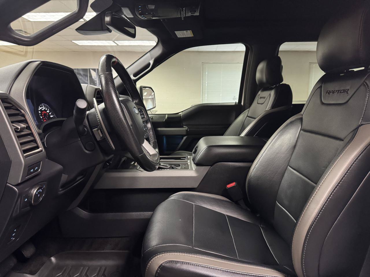 Used 2017 Ford F150 Raptor w/ Equipment Group 802A Luxury AWD/4WD image 30