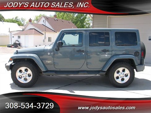 Used 2015 Jeep Wrangler Unlimited Sahara w/ Connectivity Group AWD/4WD image 27