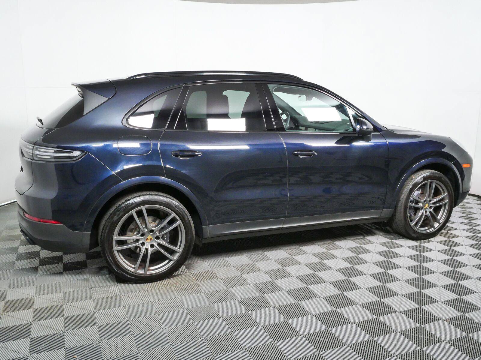 Certified 2023 Porsche Cayenne Platinum Edition AWD/4WD image 29