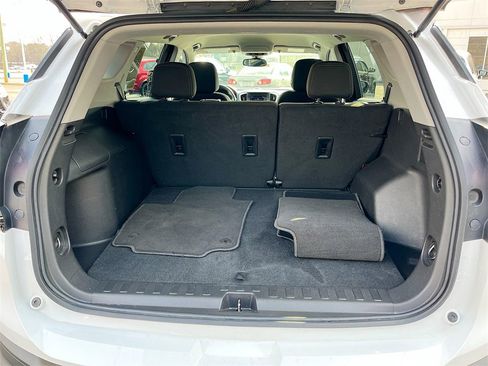 Used 2024 GMC Terrain SLE image 20