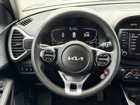Used 2023 Kia Soul LX w/ LX Technology Package FWD image 23