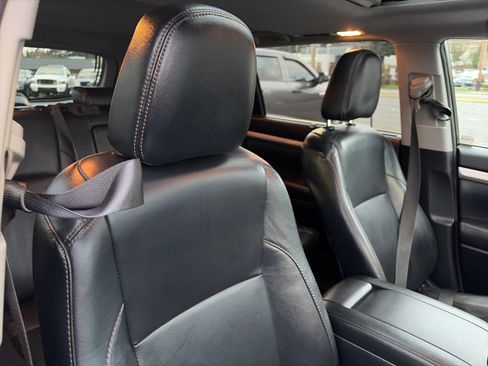 Used 2016 Toyota Highlander XLE image 16