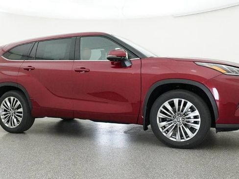 New 2026 Toyota Highlander Platinum image 28