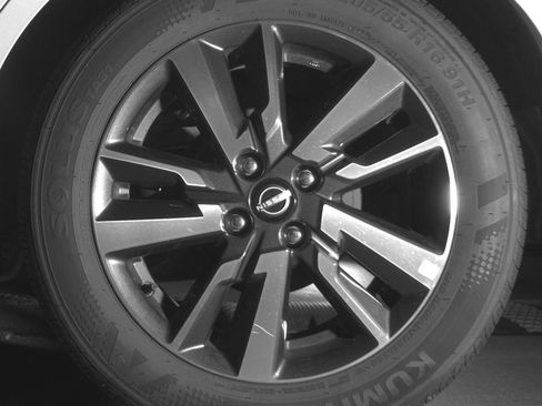 Used 2025 Nissan Versa SV FWD image 14