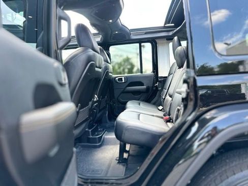 Used 2024 Jeep Wrangler Unlimited Sahara AWD/4WD image 20