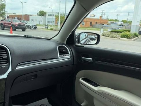 Used 2015 Chrysler 300 C w/ Harman/Kardon Audio Group RWD image 29