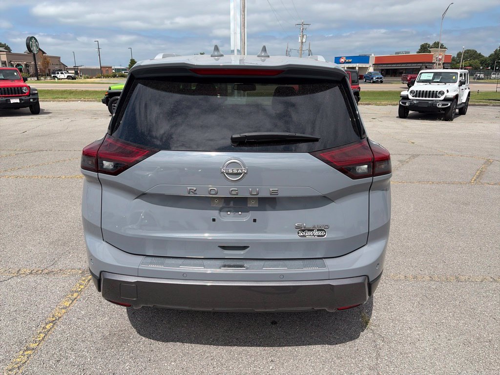 Used 2025 Nissan Rogue SL w/ Tech Package AWD/4WD image 5