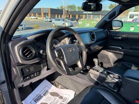 Used 2020 Toyota Tacoma TRD Off-Road w/ TRD Premium Off Road Package image 9