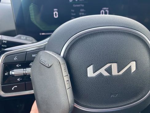 Used 2024 Kia Sorento LX image 45