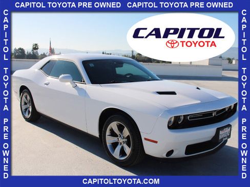 Used 2016 Dodge Challenger SXT image 1