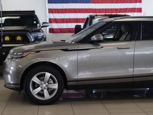 Used 2018 Land Rover Range Rover Velar S AWD/4WD image 24