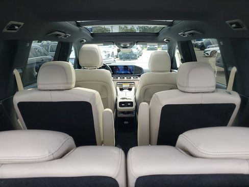 New 2026 Mercedes-Benz GLS 580 4MATIC image 9