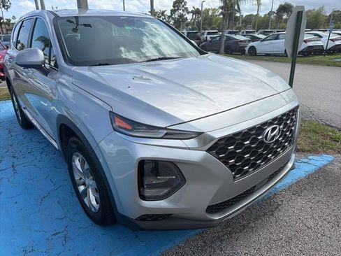 Used 2020 Hyundai Santa Fe SE image 3