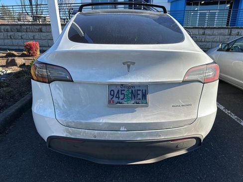 Used 2022 Tesla Model Y Long Range image 5