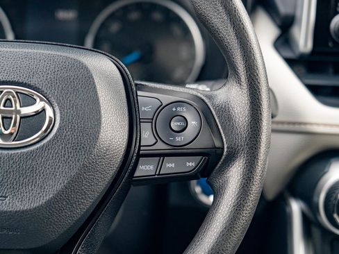 Used 2020 Toyota RAV4 XLE image 19