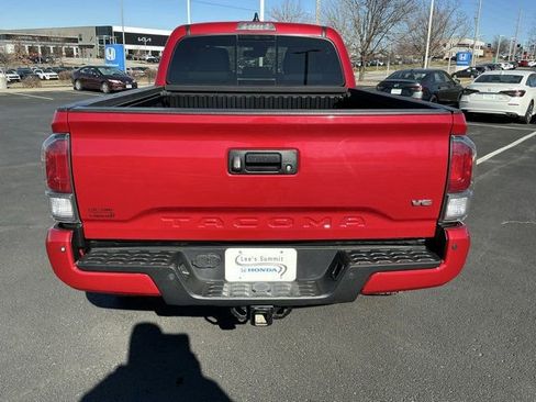 Used 2022 Toyota Tacoma TRD Off-Road w/ Technology Package image 4