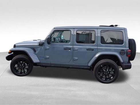 Certified 2025 Jeep Wrangler Unlimited Sahara w/ Safety Group image 10