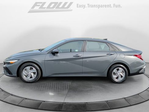 Certified 2024 Hyundai Elantra SE FWD image 4
