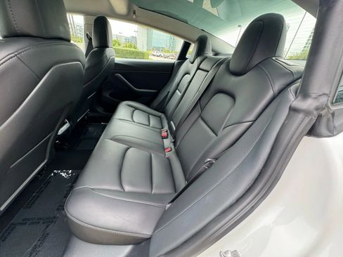 Used 2022 Tesla Model 3 Standard Range image 16
