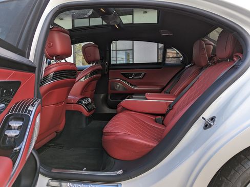 Used 2021 Mercedes-Benz S 580 4MATIC Sedan w/ AMG Line image 41