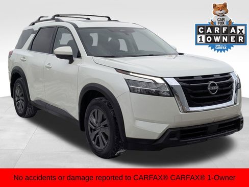 Used 2022 Nissan Pathfinder SV w/ SV Premium Package image 3