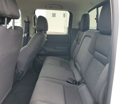 Used 2025 Nissan Frontier SV image 13