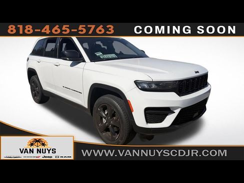 Used 2023 Jeep Grand Cherokee Altitude AWD/4WD image 1
