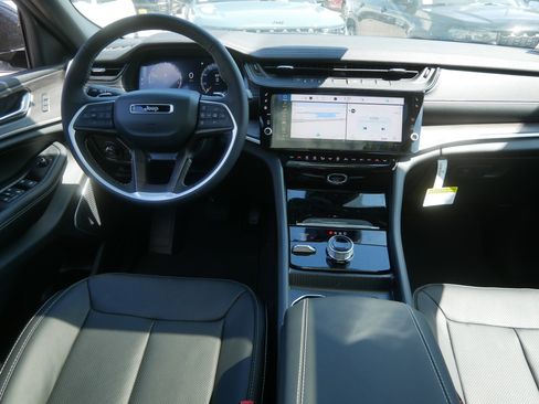 New 2026 Jeep Grand Cherokee Limited AWD/4WD image 7