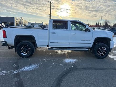 Used 2019 GMC Sierra 2500 Denali w/ Duramax Plus Package image 11