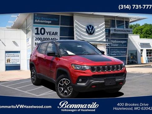 Used 2025 Jeep Compass Trailhawk AWD/4WD image 1