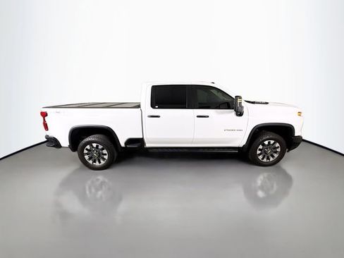 Used 2024 Chevrolet Silverado 2500 Custom w/ Custom Value Package image 9