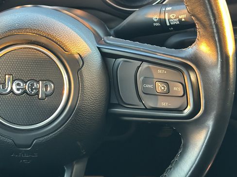 Used 2022 Jeep Gladiator Sport image 31